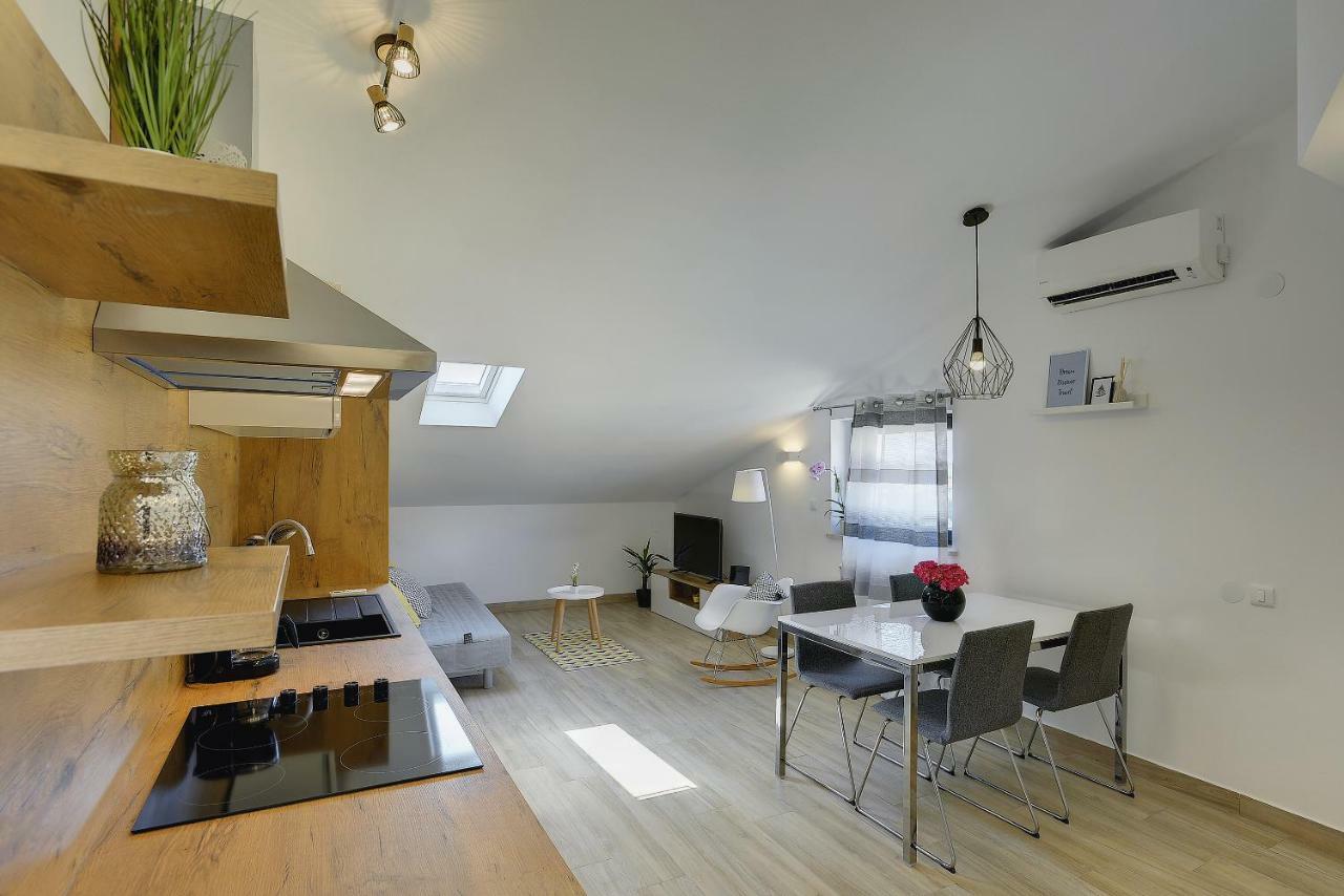 Apartment Niko Pula Exteriör bild